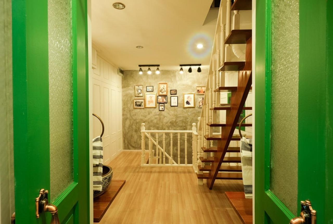 Ratana Boutique Hostel Банкок Екстериор снимка